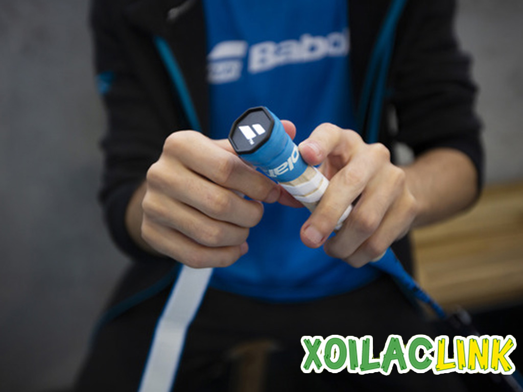 Cách quấn cán vợt cầu lông: Bí quyết từ tay vợt chuyên nghiệp